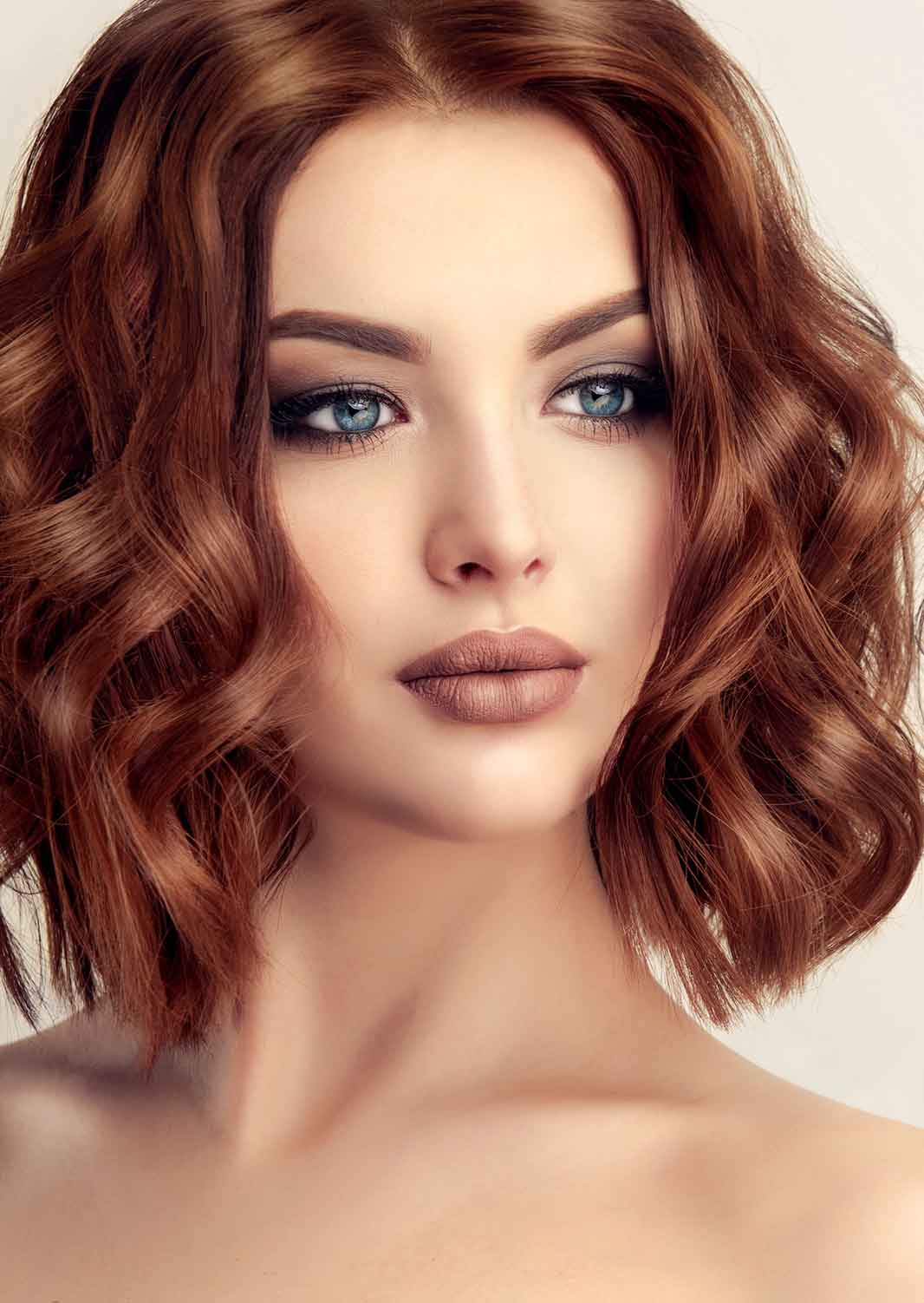 Damenhaarschnitt-164454658 Farben und Tönungen